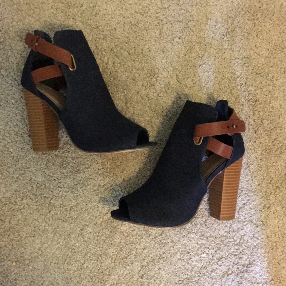 NWOT booties
